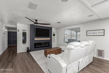 6218 W Zoe Ella Way, Glendale, AZ 85306