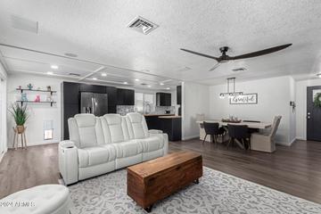 6218 W Zoe Ella Way, Glendale, AZ 85306