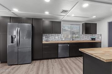 6218 W Zoe Ella Way, Glendale, AZ 85306