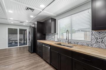 6218 W Zoe Ella Way, Glendale, AZ 85306