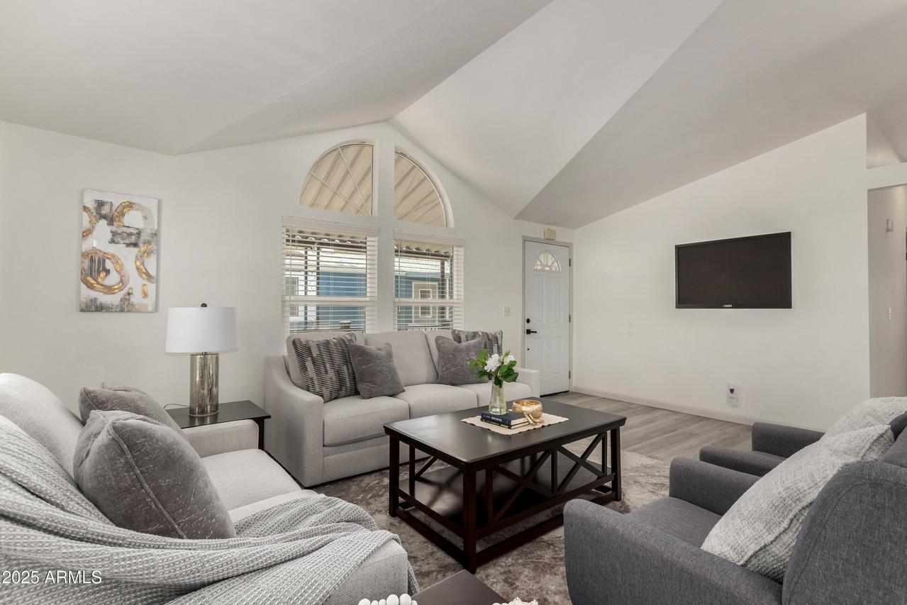 2233 E Behrend Dr. #210, Phoenix, AZ 85024
