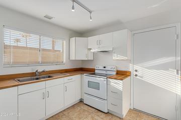 1527 E Topeka Dr., Phoenix, AZ 85024