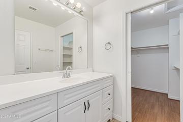 1527 E Topeka Dr., Phoenix, AZ 85024
