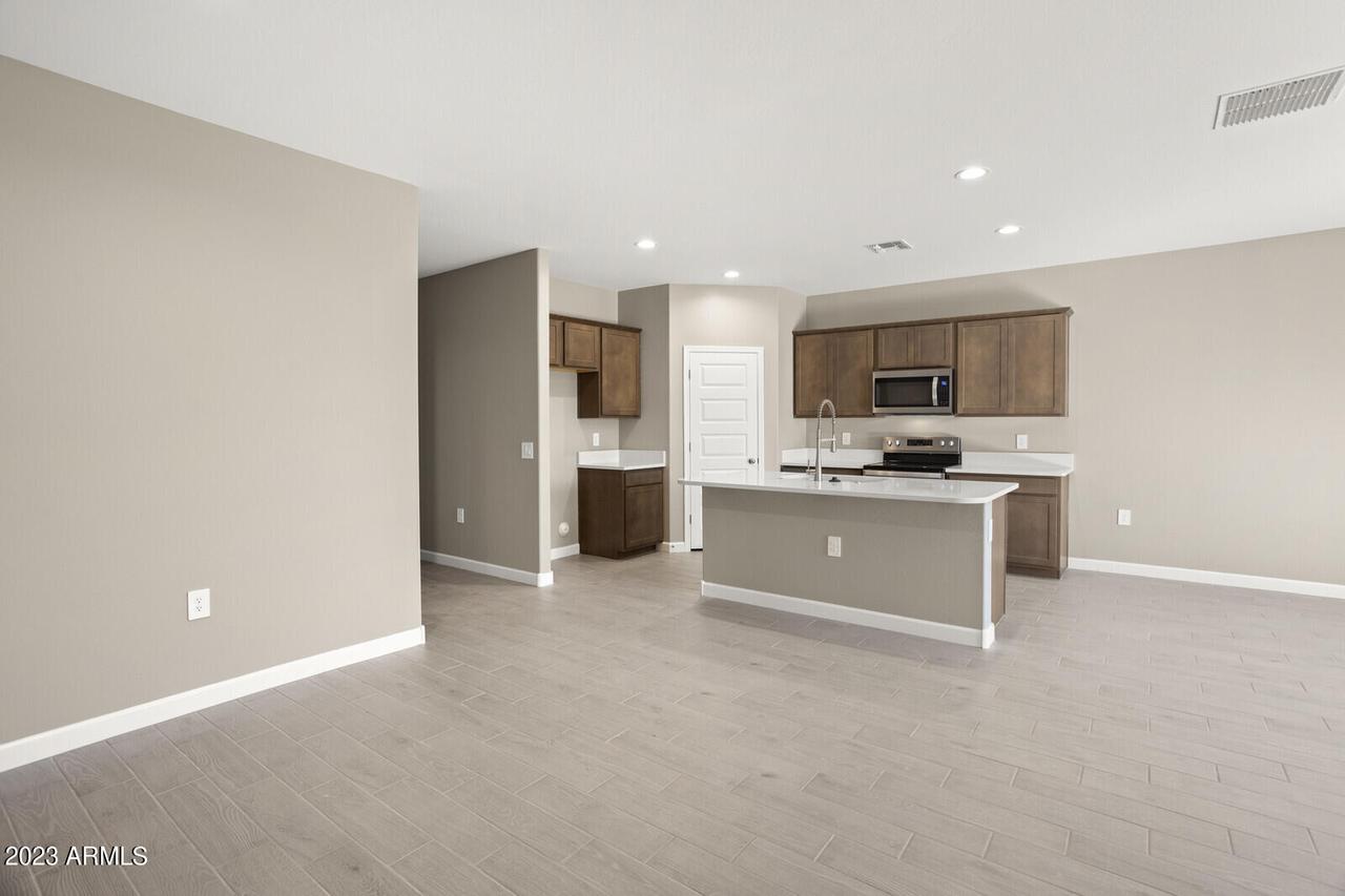 1471 S 239th Dr., Buckeye, AZ 85326