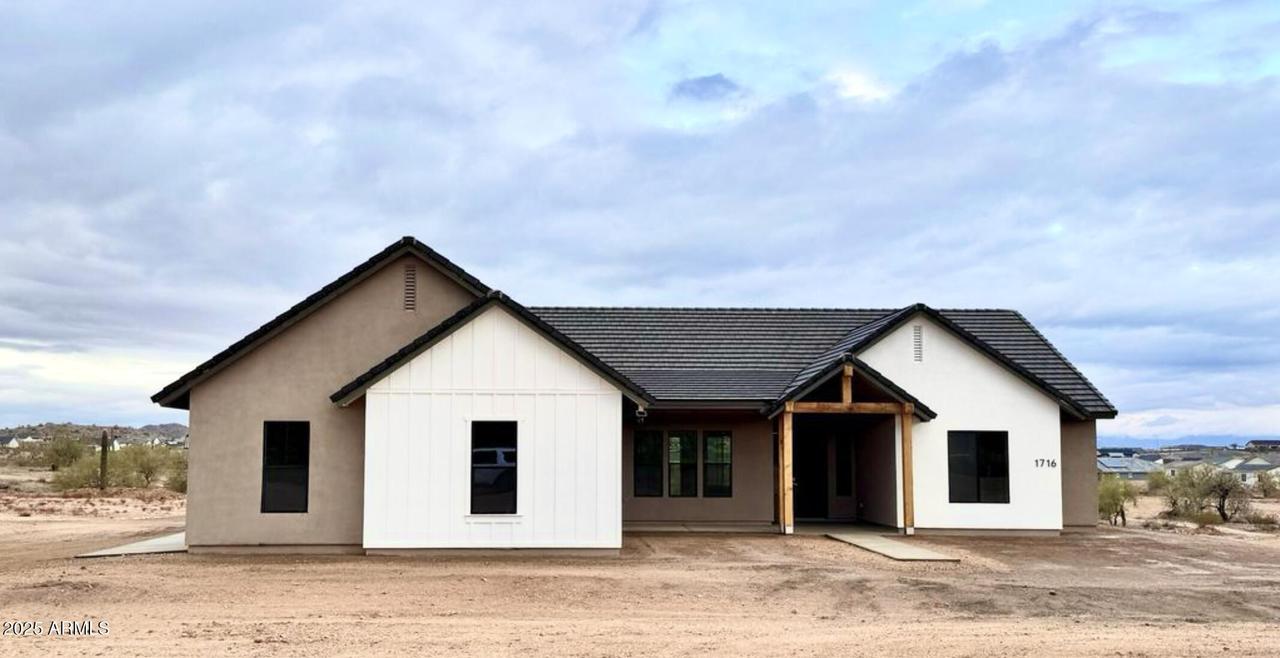 1716 W Lucky Ln., Queen Creek, AZ 85144