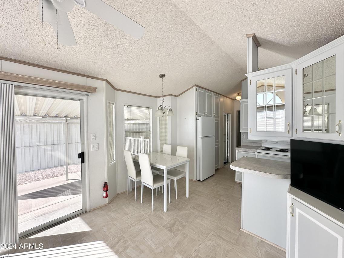 225 S Motherlode Dr., Apache Junction, AZ 85119