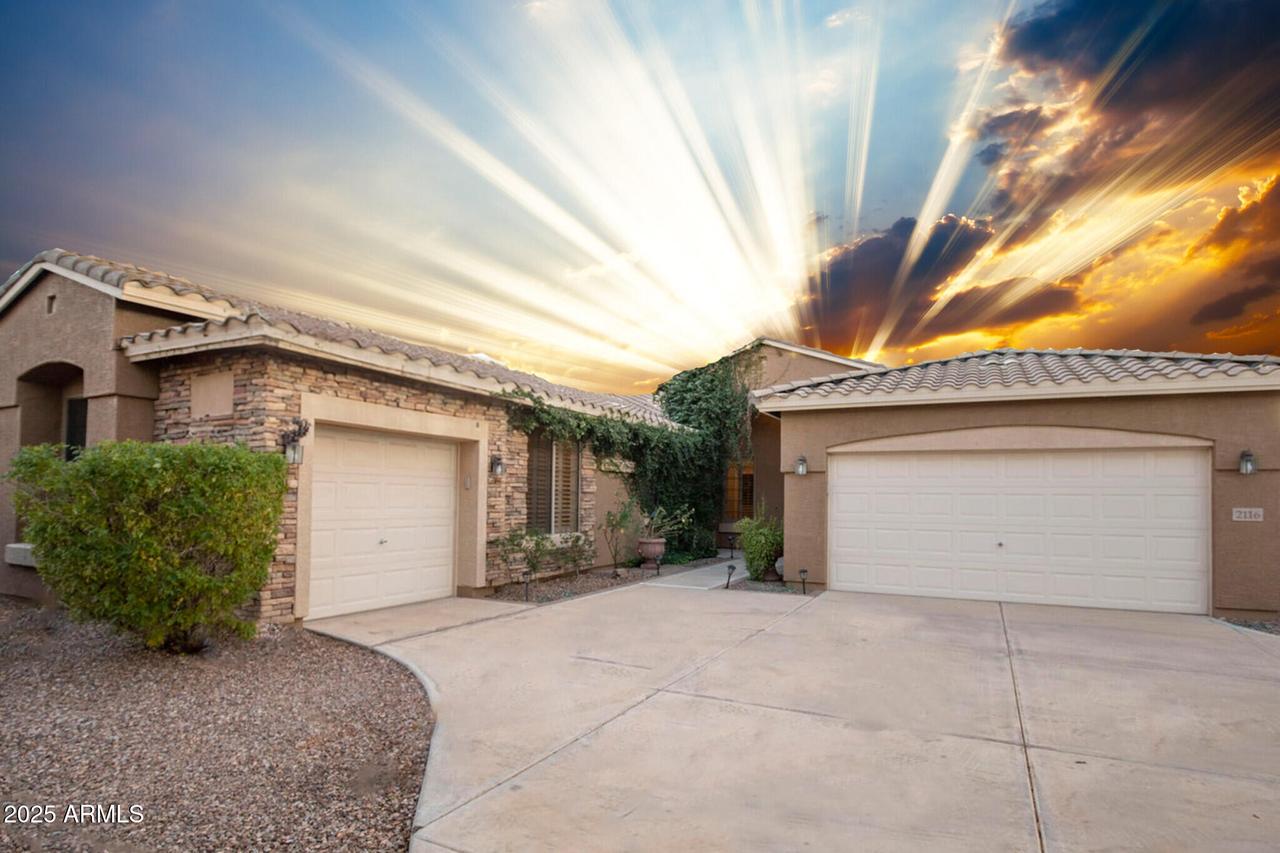 2116 N 81st Cir., Mesa, AZ 85207