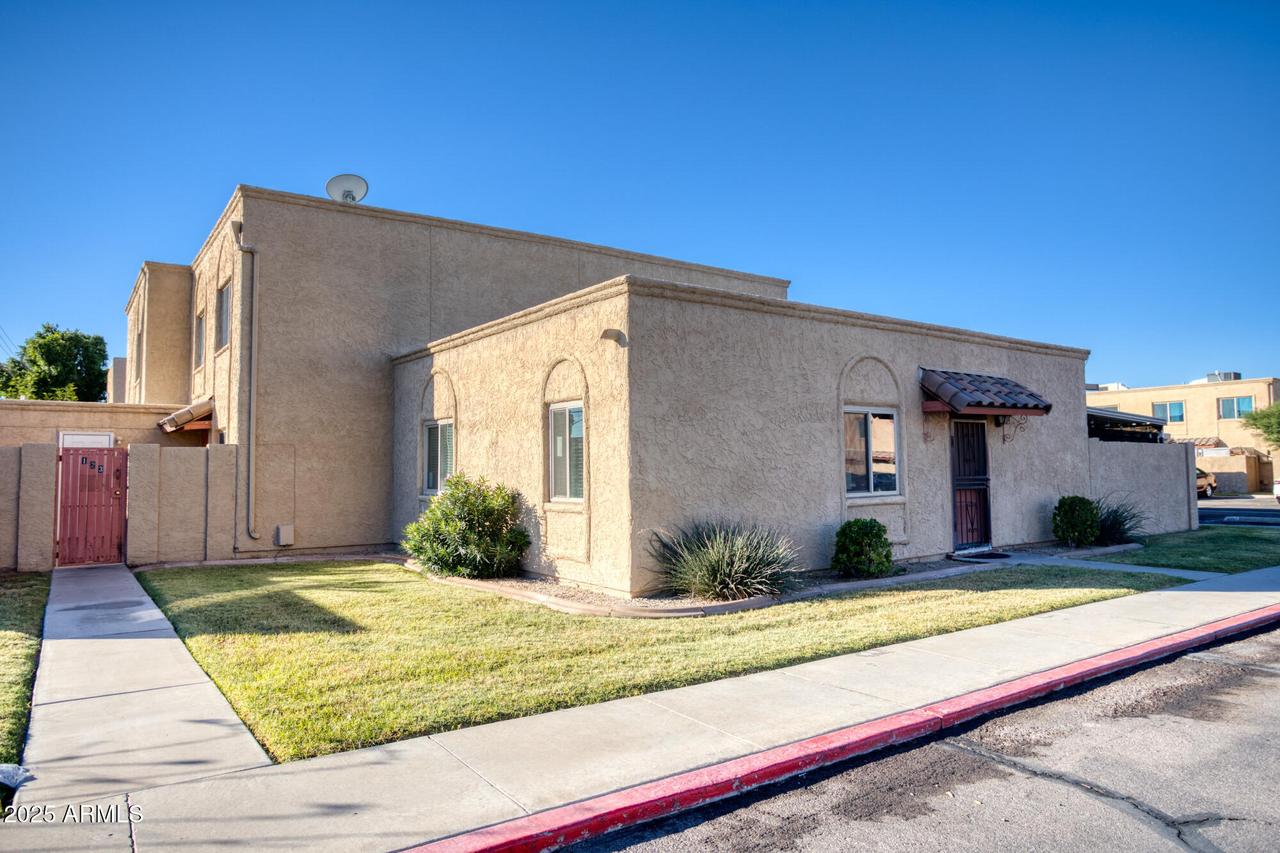 948 S Alma School Rd. #114, Mesa, AZ 85210