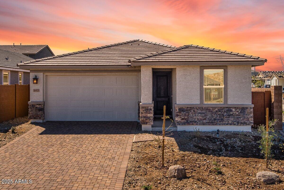 16923 W Siesta Way, Goodyear, AZ 85338