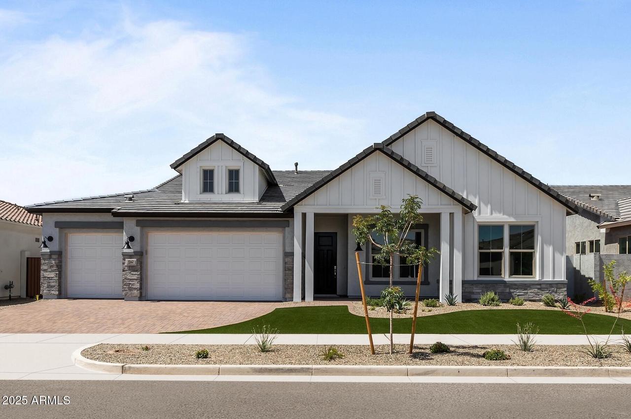 1042 W Ridge Rd., Apache Junction, AZ 85120