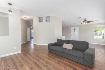 6134 W Zoe Ella Way, Glendale, AZ 85306