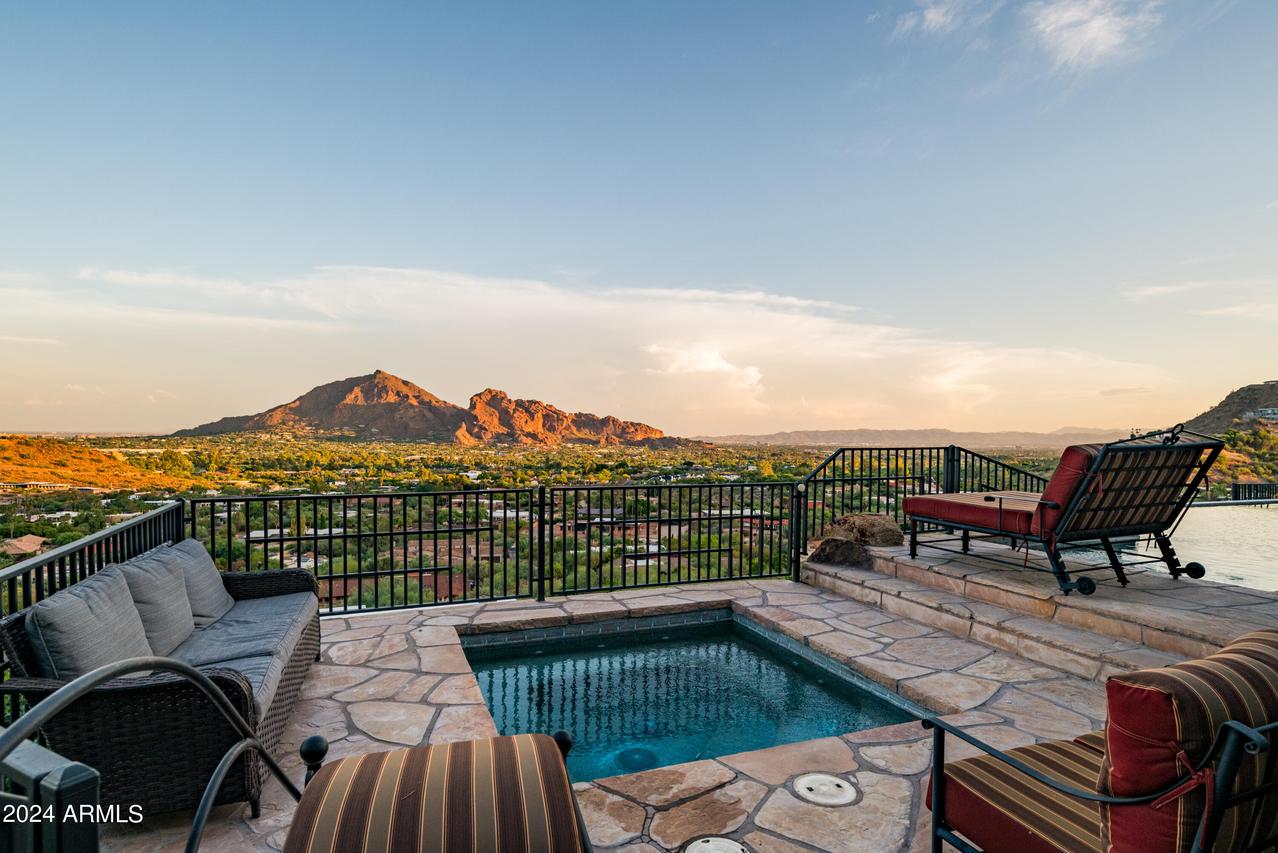 4636 E Moonlight Way, Paradise Valley, AZ 85253