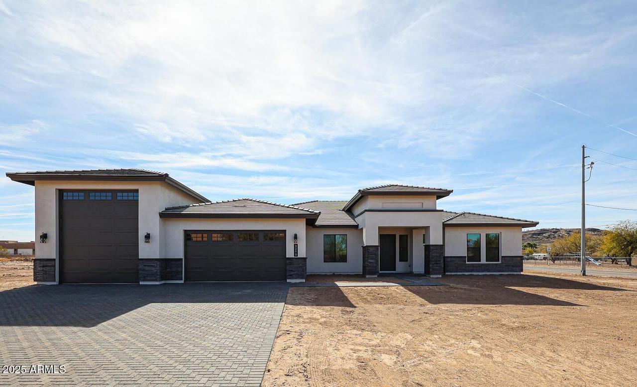 3295 W Mesquite St., Phoenix, AZ 85086