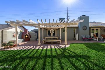 2324 E Shea Blvd., Phoenix, AZ 85028