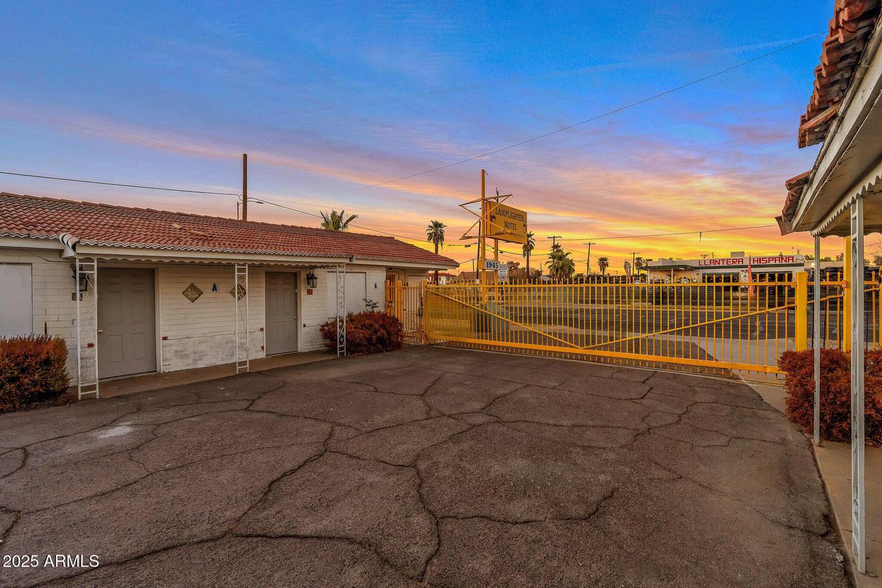 1945 W Van Buren St., Phoenix, AZ 85009