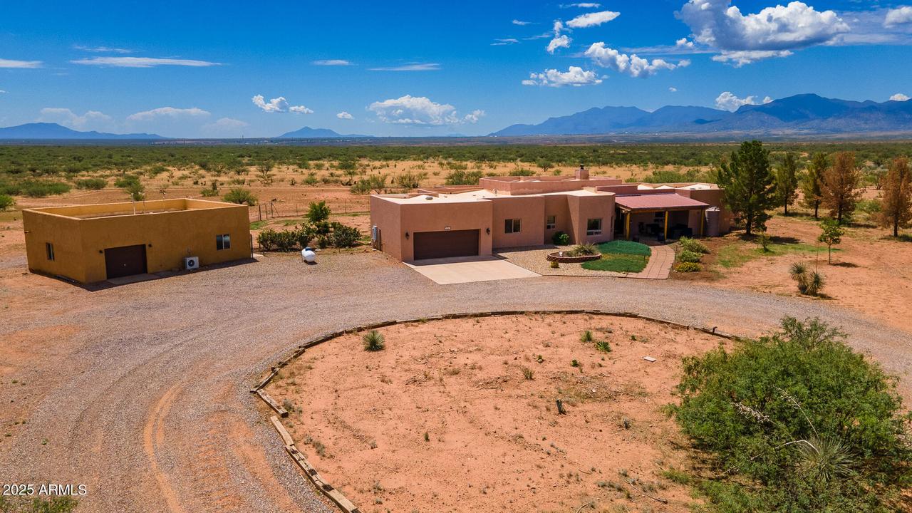 822 W Dust Storm Rd., Huachuca City, AZ 85616
