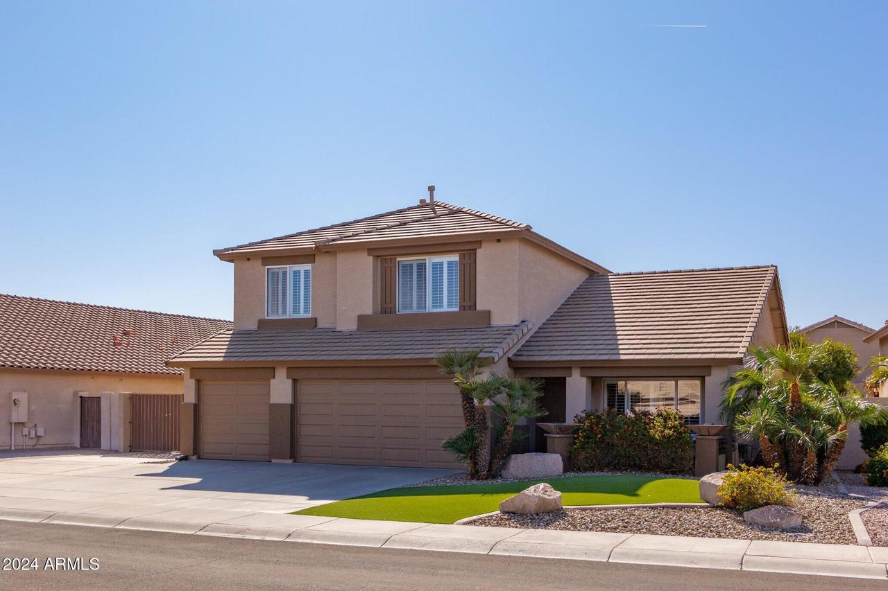 8227 W Rose Garden Ln., Peoria, AZ 85382