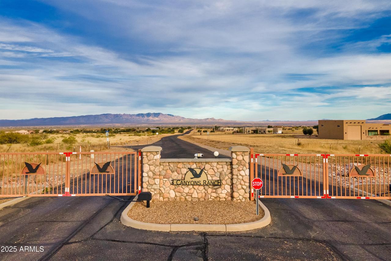 8975 S Mule Pl. ##63, Hereford, AZ 85615