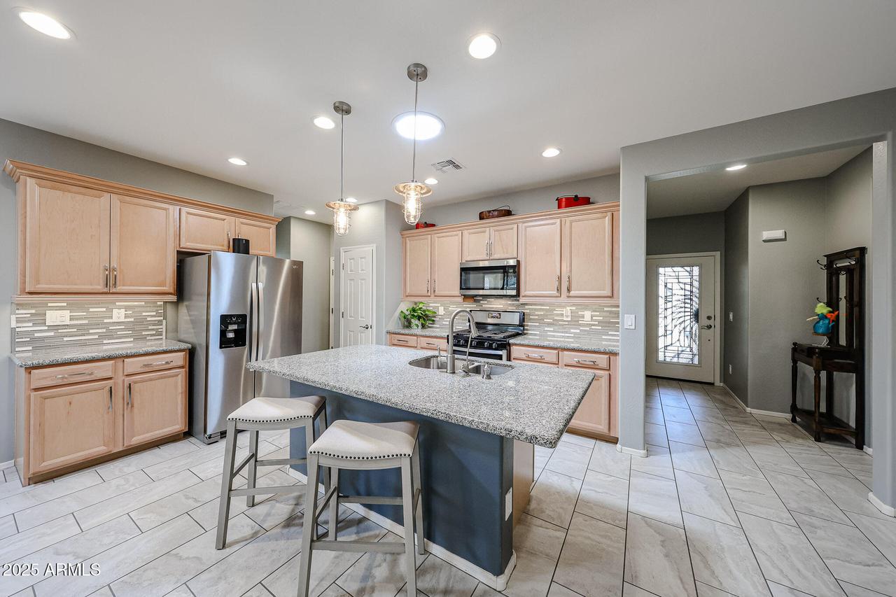 17915 W Silver Fox Way, Goodyear, AZ 85338