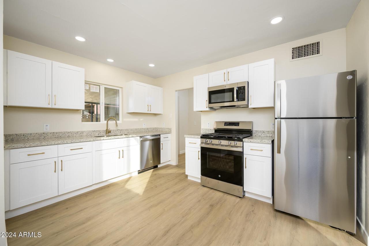 1924 W Earll Dr., Phoenix, AZ 85015