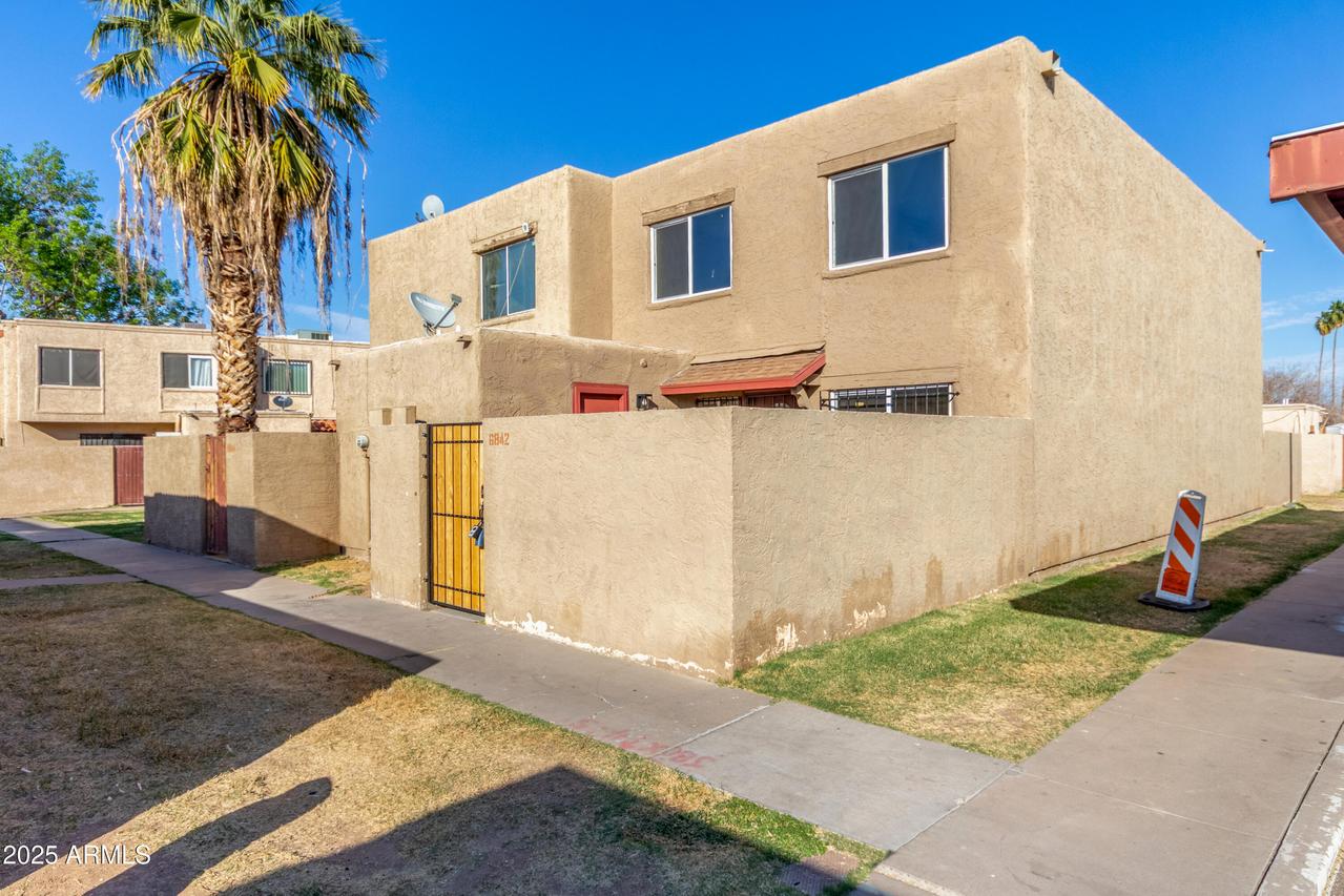 6842 W Monterosa St., Phoenix, AZ 85033