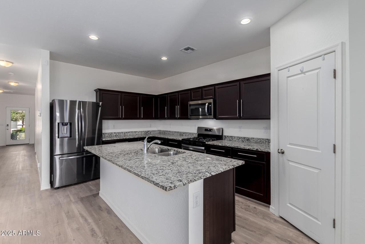 303 W Mammoth Cave Dr., San Tan Valley, AZ 85140