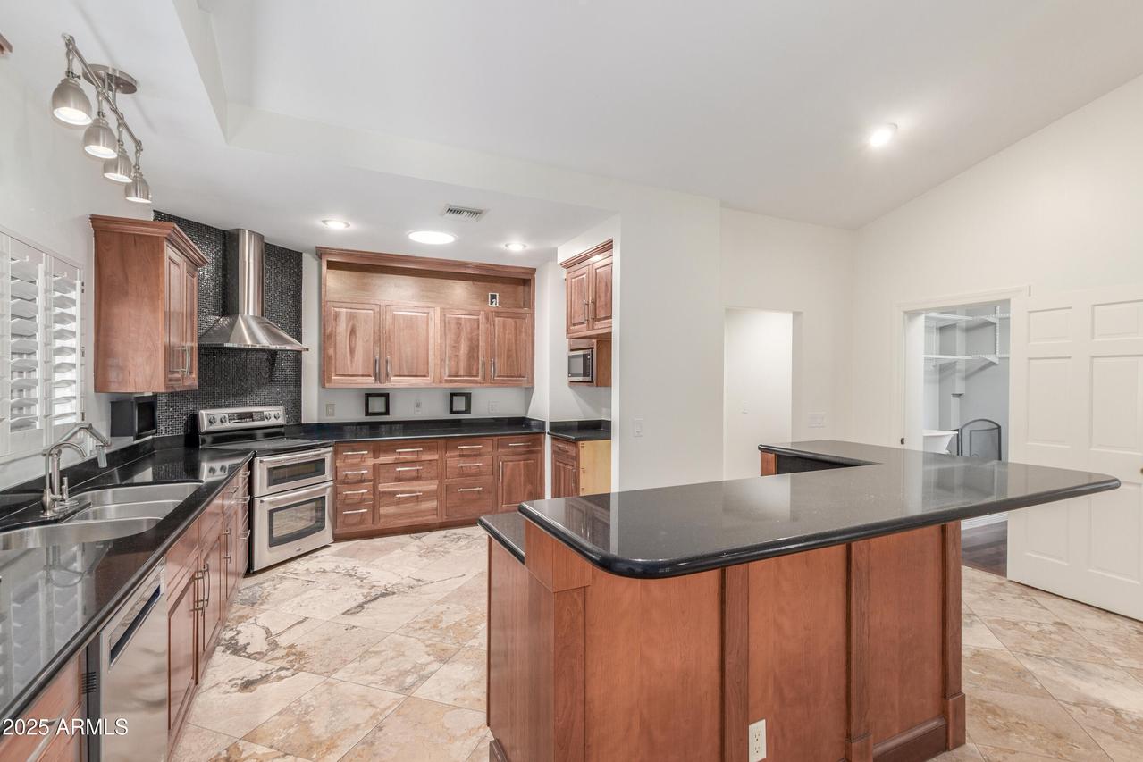 905 E Knight Ln., Tempe, AZ 85284