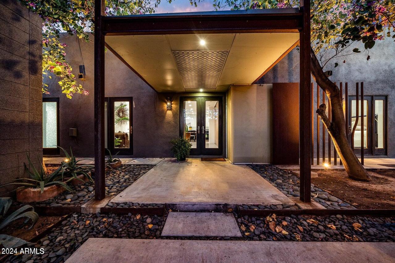 3320 N 44th St., Phoenix, AZ 85018
