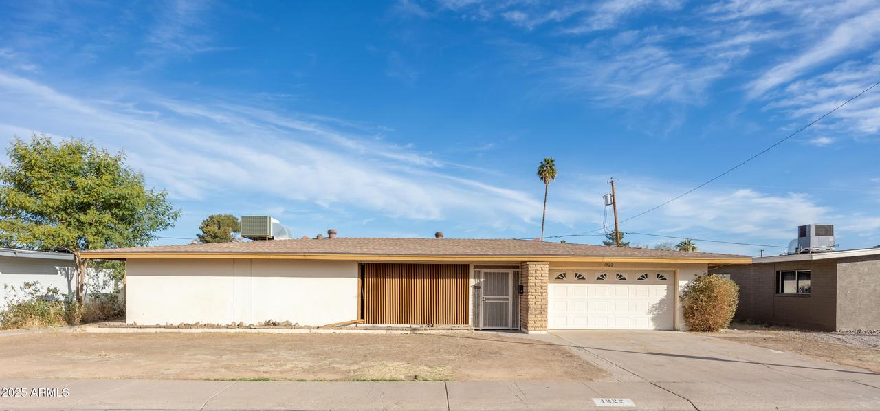 1922 W Joan De Arc Ave., Phoenix, AZ 85029
