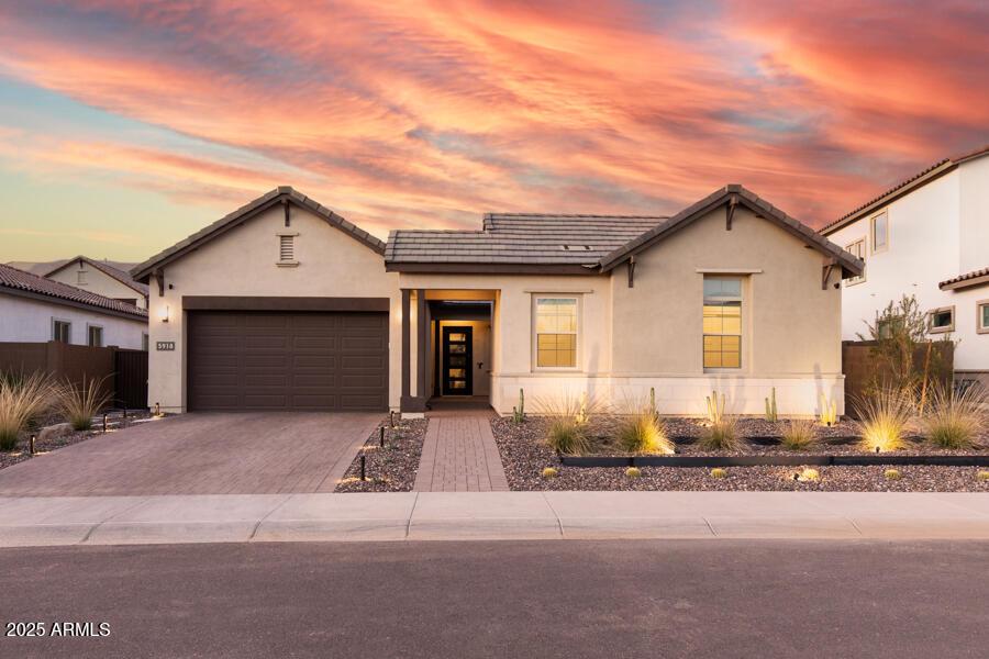 5918 E Tina Dr., Phoenix, AZ 85054