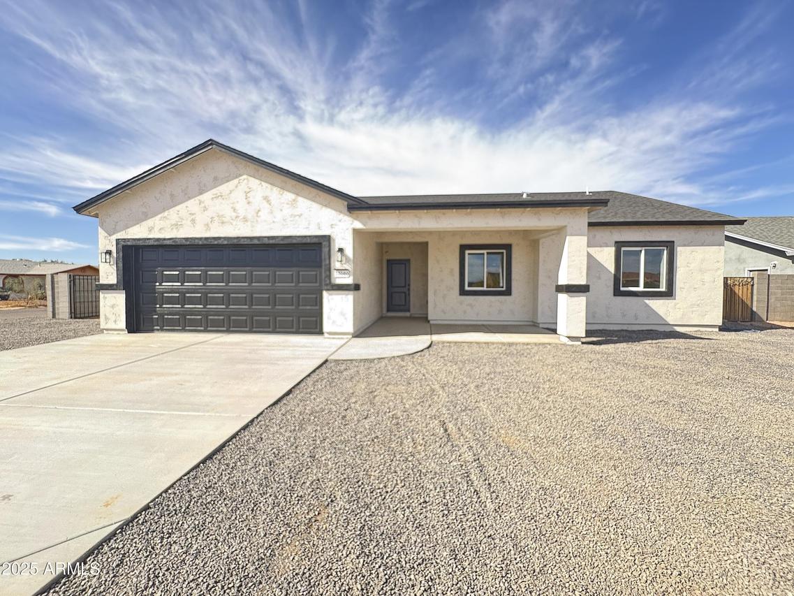 13586 S Kashmir Rd., Arizona City, AZ 85123
