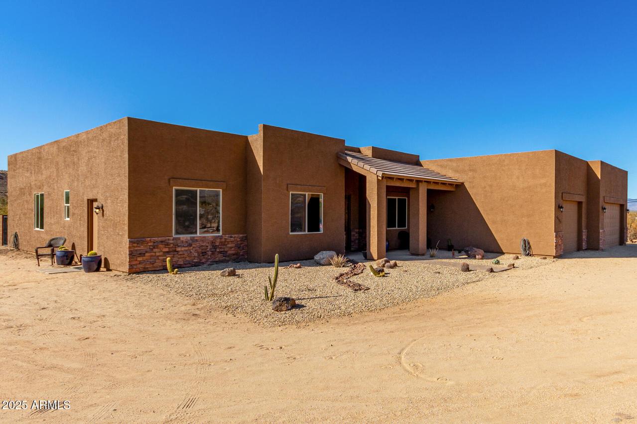 44122 N 15th St., New River, AZ 85087