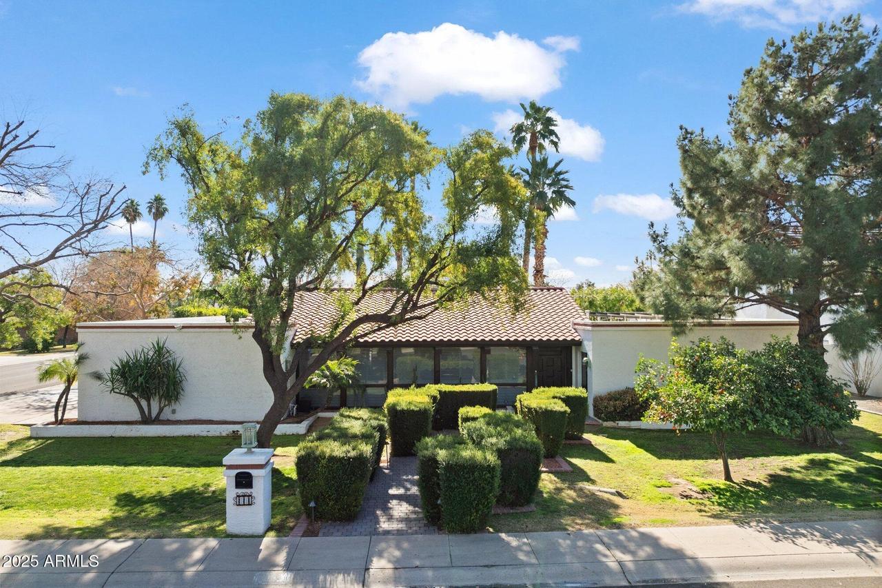 111 E Linger Ln., Phoenix, AZ 85020