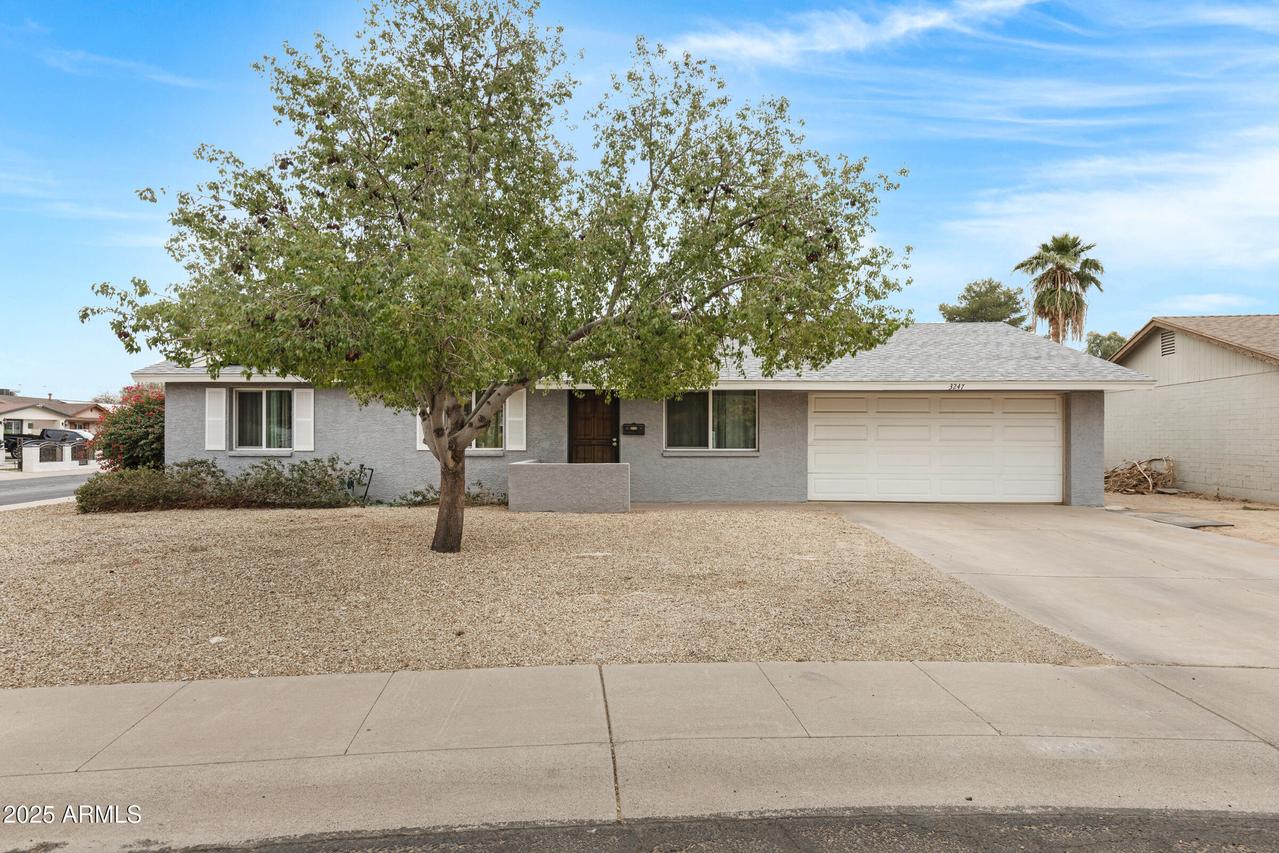 3247 E Friess Dr., Phoenix, AZ 85032