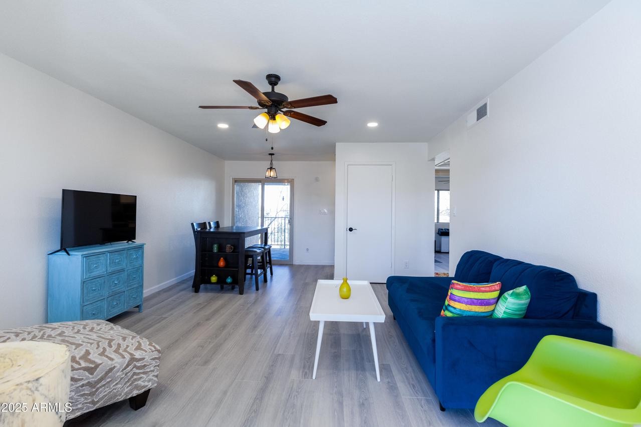 2220 W Dora St. #215, Mesa, AZ 85201
