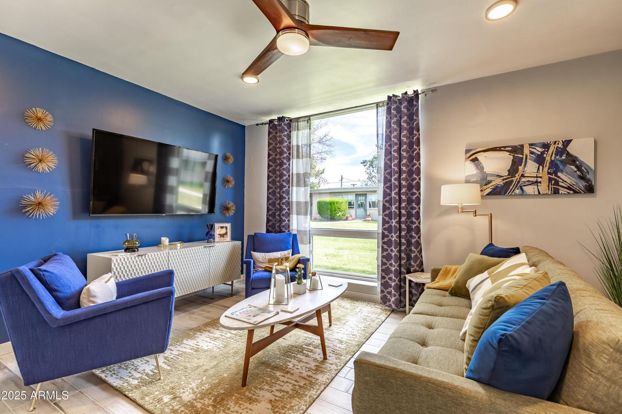 3242 E Camelback Rd. #105, Phoenix, AZ 85018