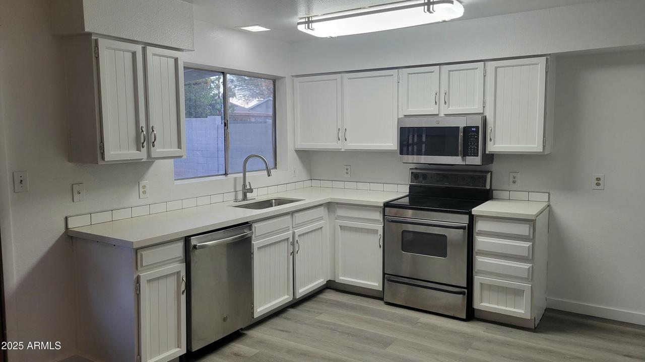 2802 W Michelle Dr., Phoenix, AZ 85053