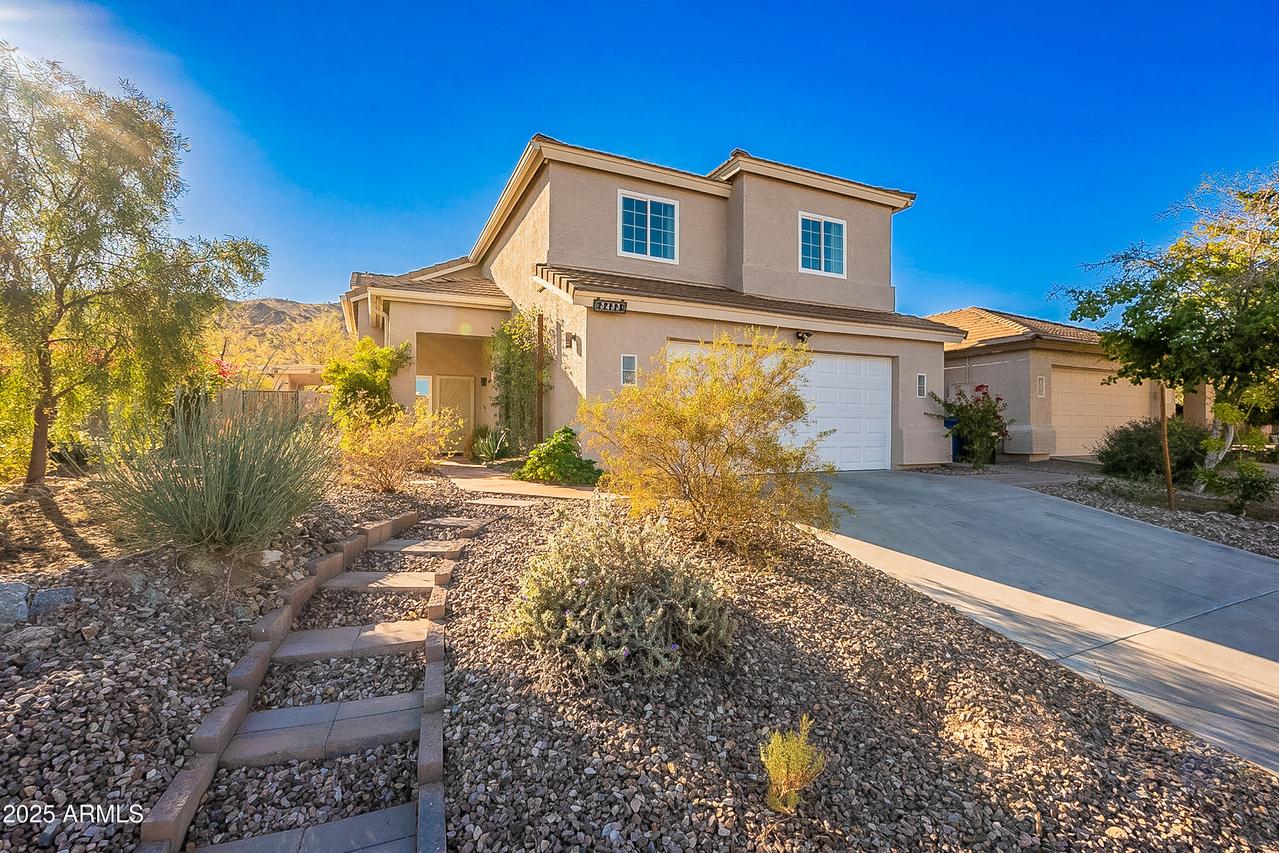 3433 E Francisco Dr., Phoenix, AZ 85042
