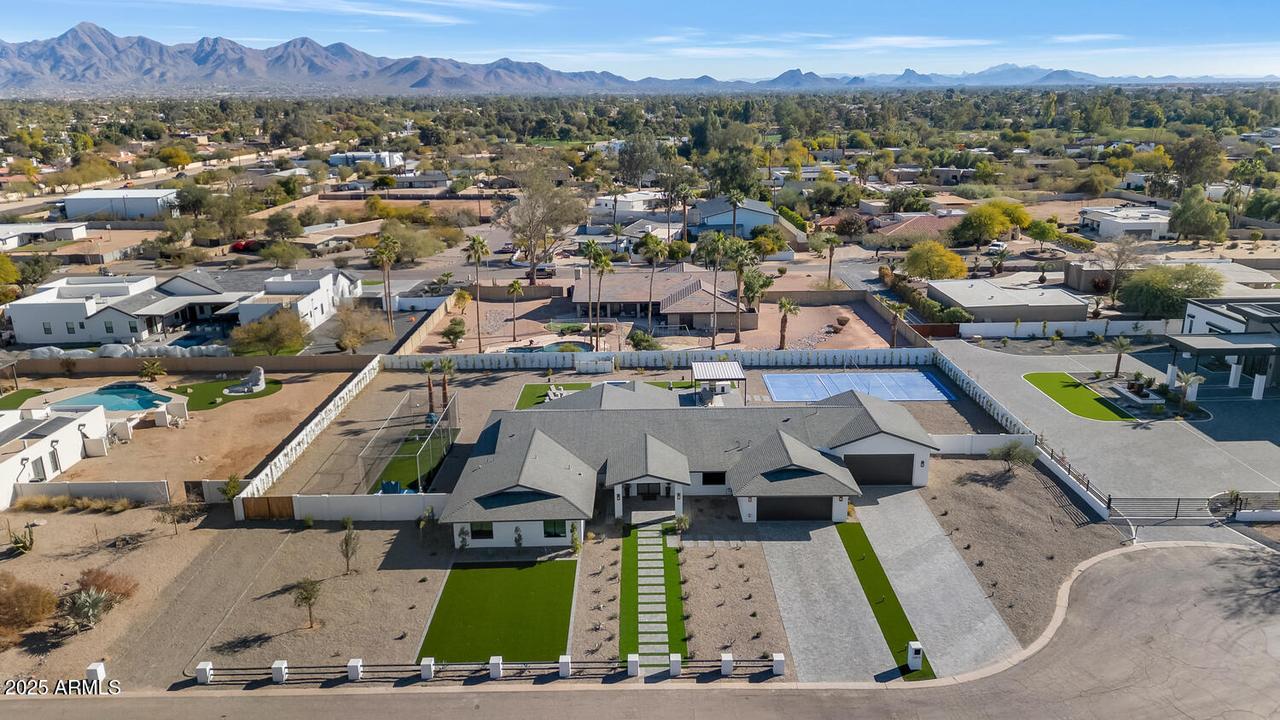 12075 N 76th Ct., Scottsdale, AZ 85260