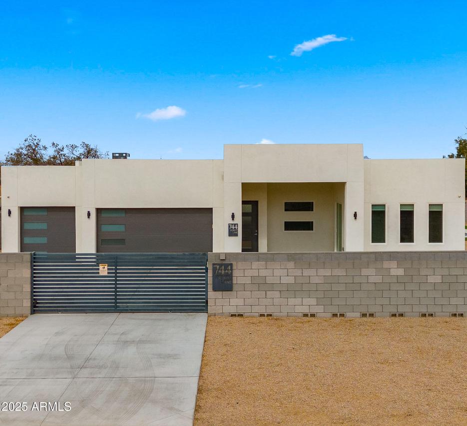 744 E Desert Ln., Phoenix, AZ 85042