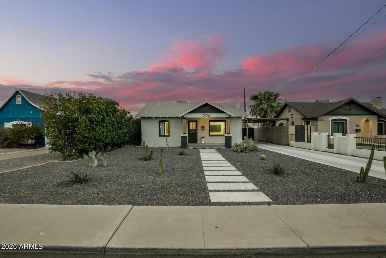 906 E Whitton Ave., Phoenix, AZ 85014