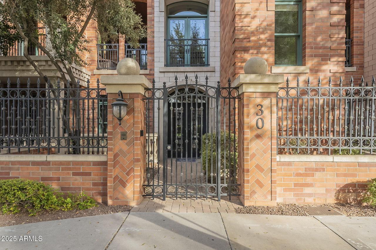 30 W Palm Ln., Phoenix, AZ 85003