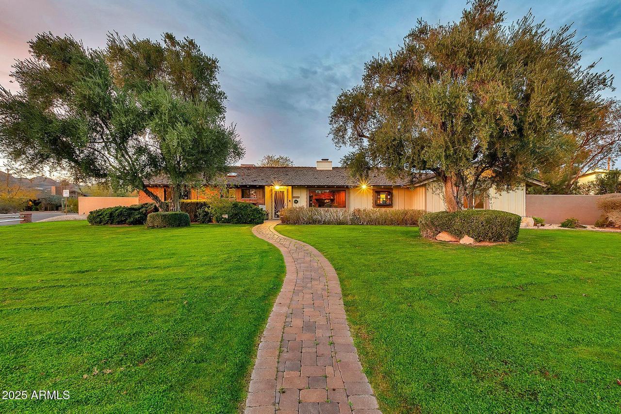 4022 E Stanford Dr., Phoenix, AZ 85018