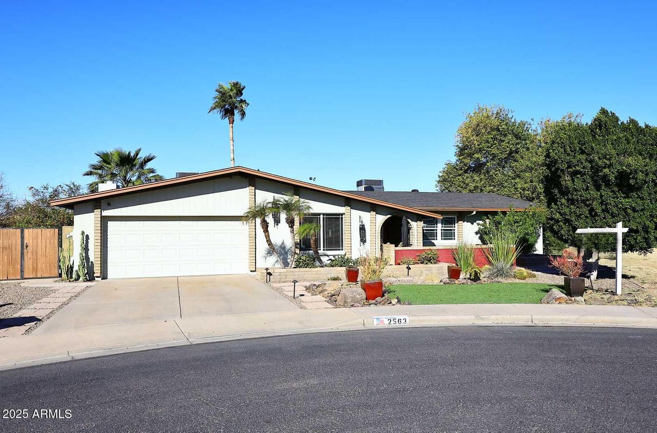 2563 W Jacinto Cir., Mesa, AZ 85202