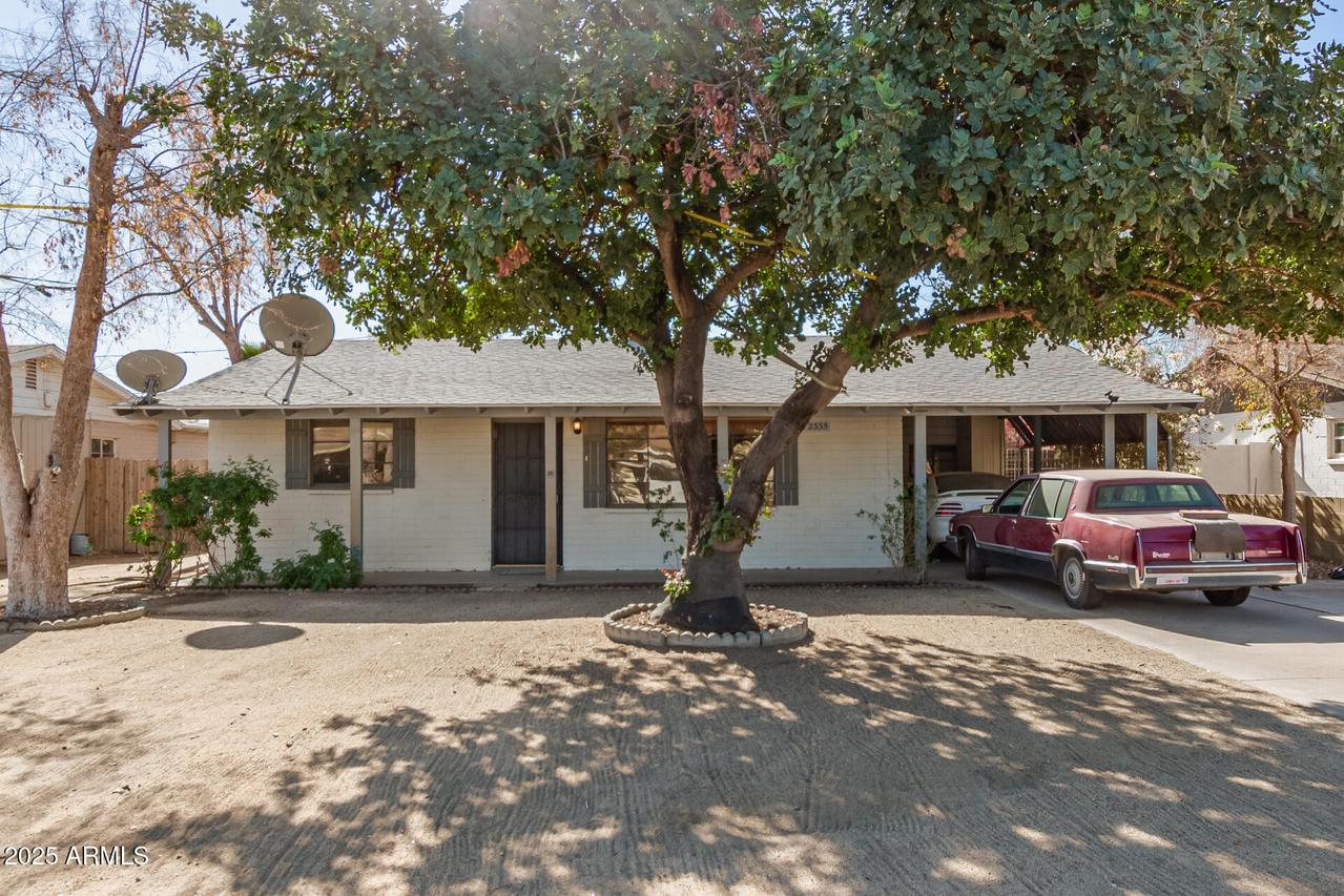 2335 W Tuckey Ln., Phoenix, AZ 85015