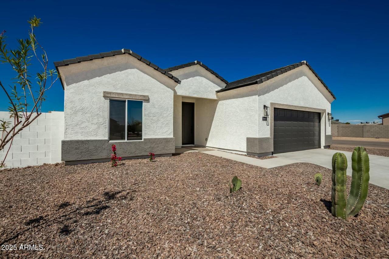 13717 S Huntington Rd., Arizona City, AZ 85123