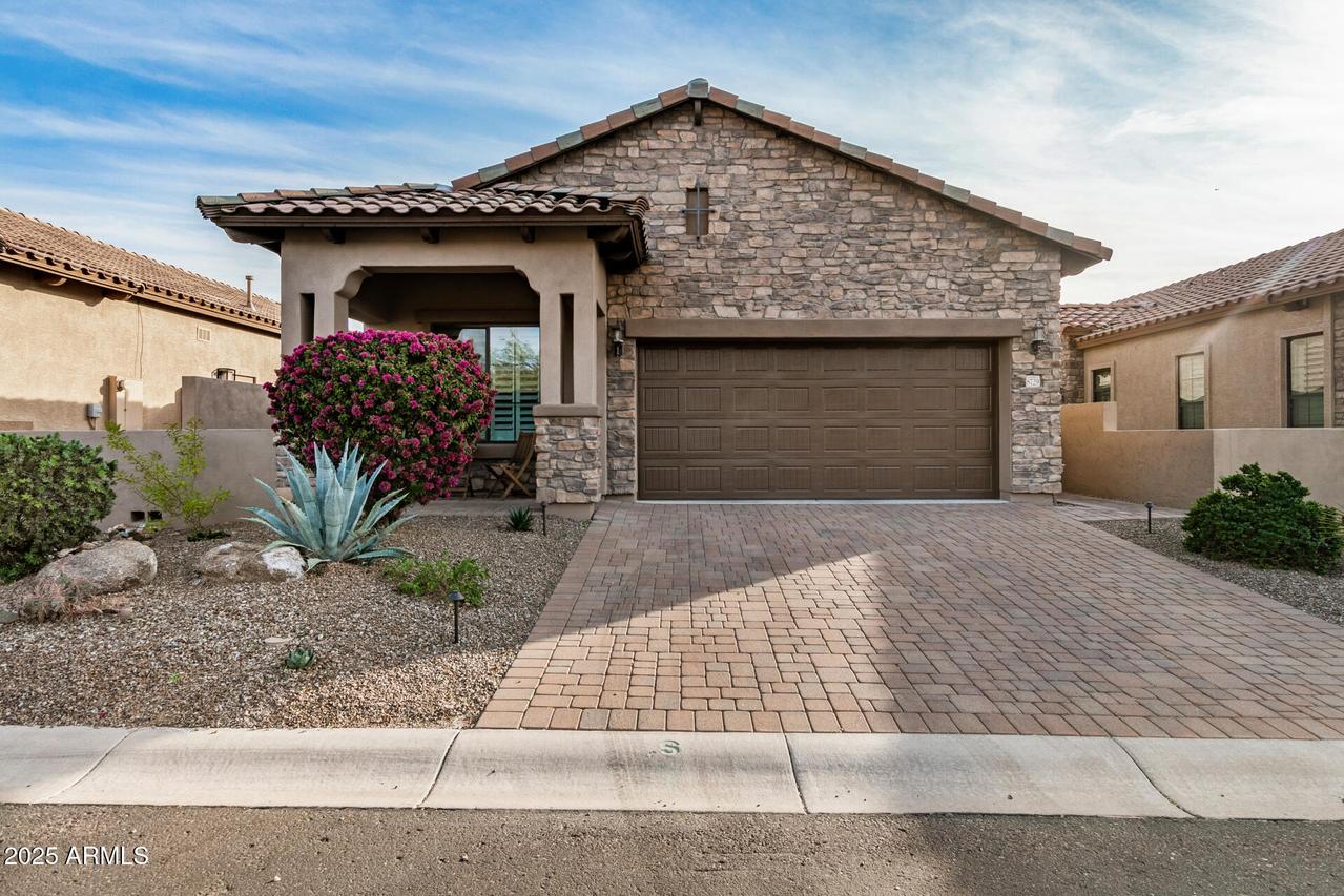 8729 E Indigo St., Mesa, AZ 85207