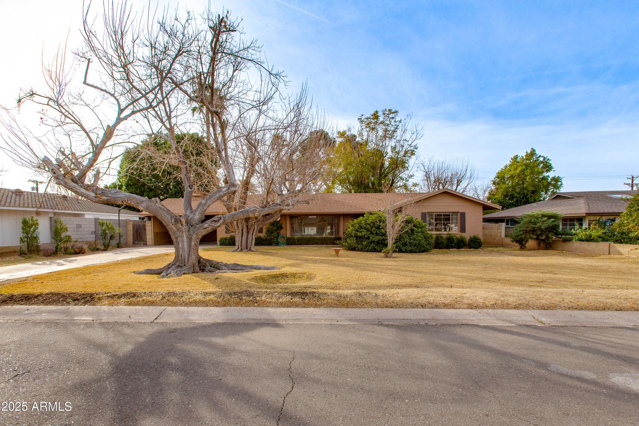 3809 E Highland Ave., Phoenix, AZ 85018