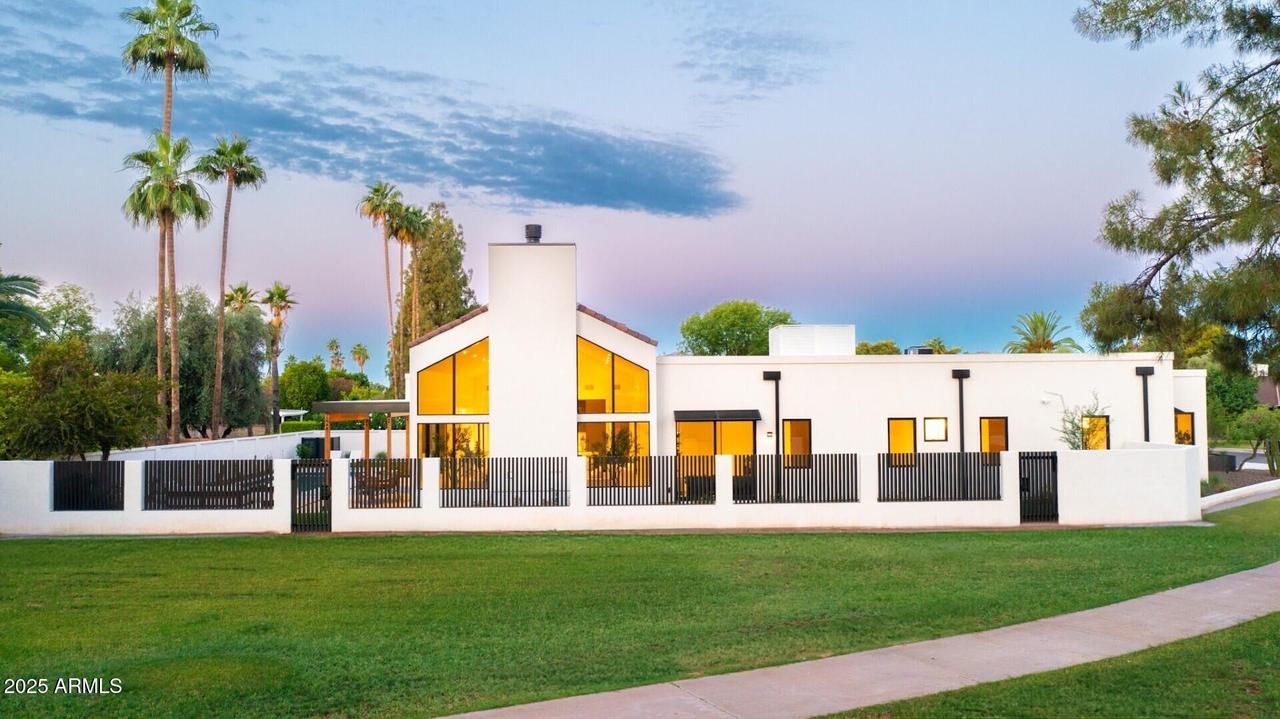 8255 E Morgan Tr., Scottsdale, AZ 85258