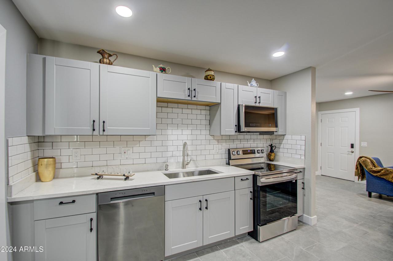 6323 N 65th Dr., Glendale, AZ 85301